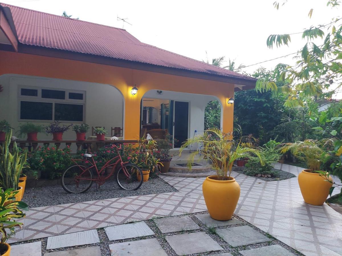 Chez Mera Self Catering ลาดิก ภายนอก รูปภาพ